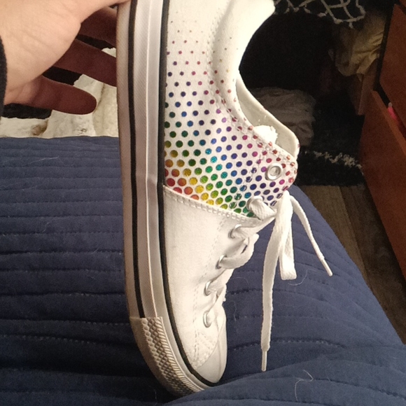 Converse - Picture 2 of 3